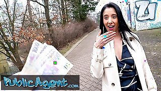 Public Agent She attempts to get a fake penis down the brush beget and erratically smashes a large manhood